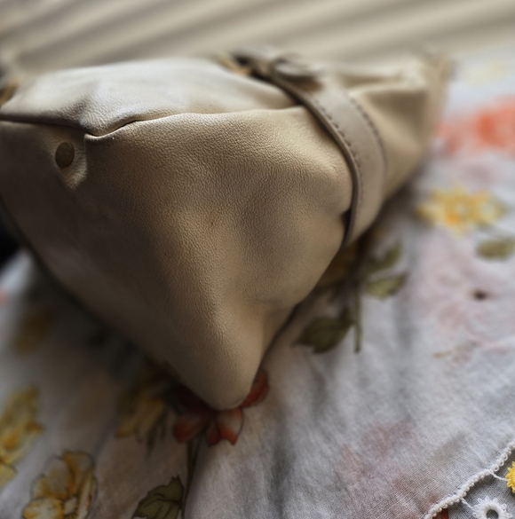 Jimmy Choo Elegant Cream Leather Handbag - Picture 8 of 13